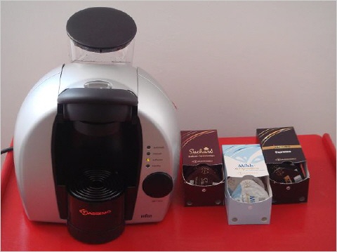 Die Tassimo bereitet Kaffee plus Milchschaum und Tee oder Kakao zu