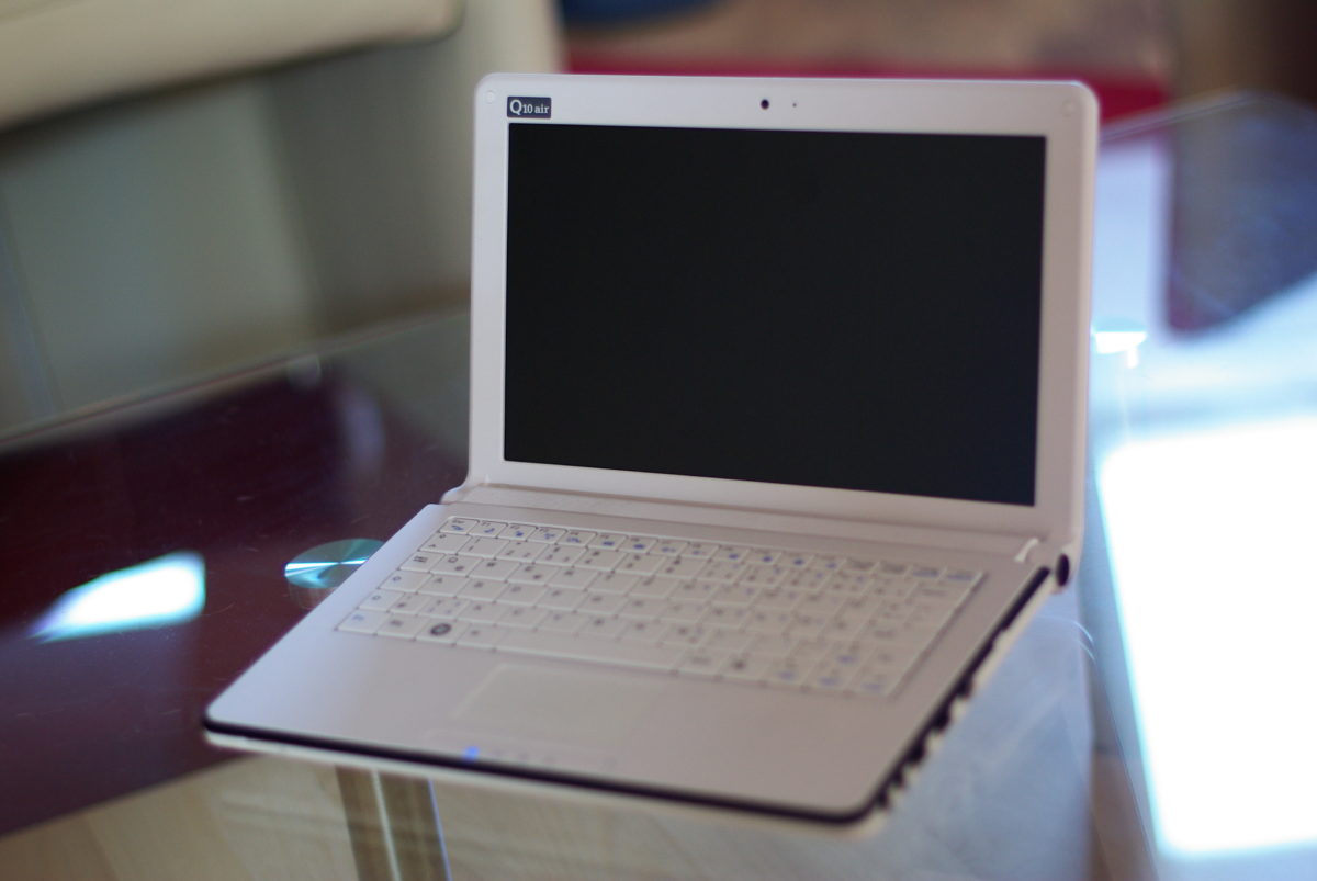 Das Netbook Q10 air im klassisch-eleganten Design.