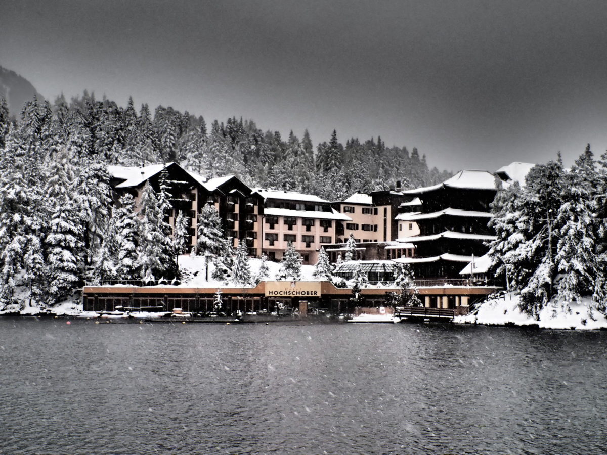 Das Hotel Hochschober ist in die Landschaft der Turracher Höhe eingebettet