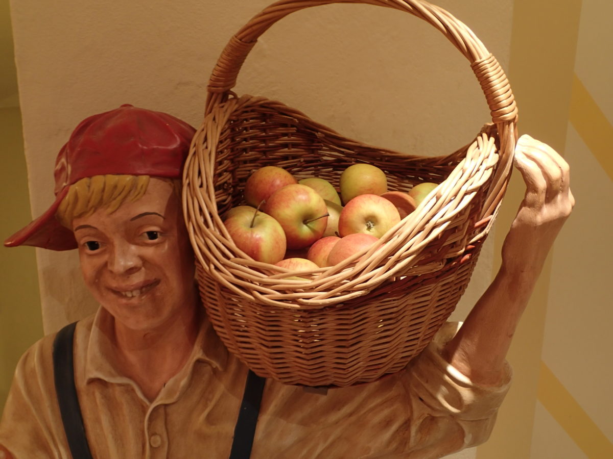 Das Hotel bietet viele nette Extras, wie zum Beispiel Äpfel zur freien Entnahme