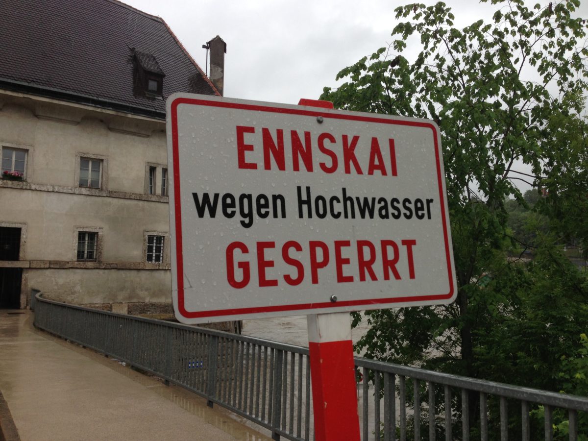 Orts- und Ennskai werden bei einem Hochwasser gesperrt