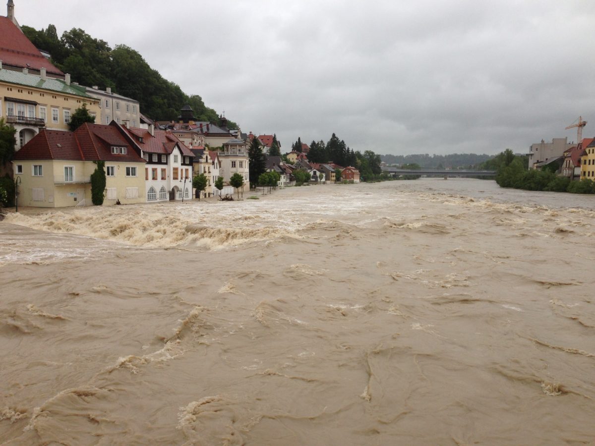 An dieser Stelle trifft die Steyr (links) auf die Enns (von rechts kommend)