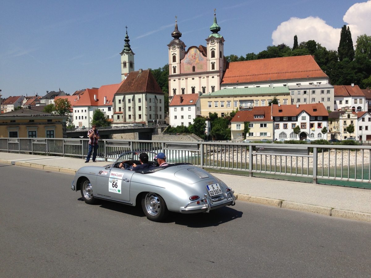 Die perfekte Kulisse für Auto-Raritäten ist die alte Eisenstadt Steyr