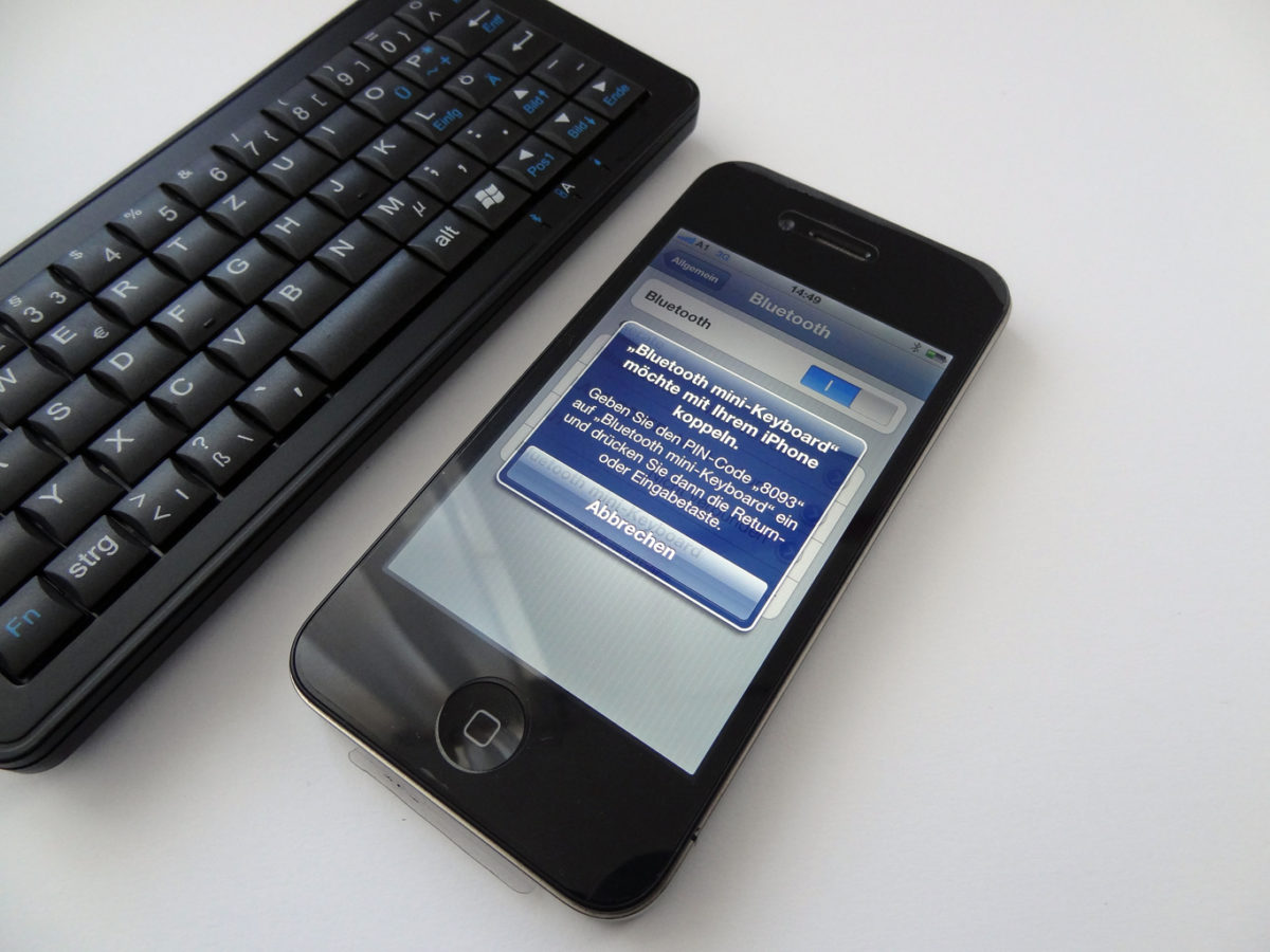 Das Sandberg Pocket Bluetooth Keyboard. Praktisches Zubehör wie Handyhüllen, Tastaturen & Ladegeräte für das Apple iPhone & Samsung Galaxy Smartphones (Foto: nurido.eu)
