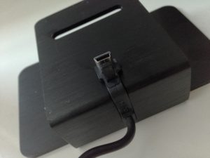 Die Halterung des Veho M5 Lautsprechers mit USB-Anschluss