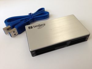 Ein externer Multi-Cardreader ermöglicht das Überspielen von beliebigen Inhalten auch älterer Speicherkartentypen auf das MacBook