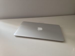 Leicht und als ständiger Begleiter ideal: Das MacBook Air 11.6"
