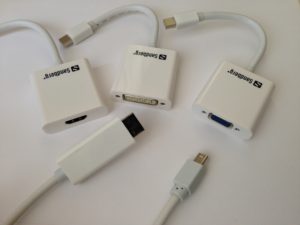 Adapter für die Mini-Displayport- und Thunderbolt-Schnittstelle ermöglichen den Anschluss eines externen Monitors an ein MacBook ohne HDMI-Buchse
