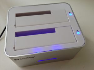 Eine Dockingstation, wie der USB 3.0 Hard Disk Cloner von Sandberg, ergänzt den internen Speicher der MacBooks durch die Verwendung beliebiger Festplatten