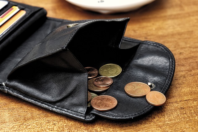 Wenn das Geld knapp wird, muss man rasch reagieren, um echte Probleme zu verhindern! (Foto: Pixabay.com)