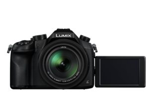 Die Panasonic Lumix FZ1000 bietet ein ausreichend lichtstarkes Megazoom-Objektiv und die Videoaufnahme in 4K (Foto: Amazon.de)