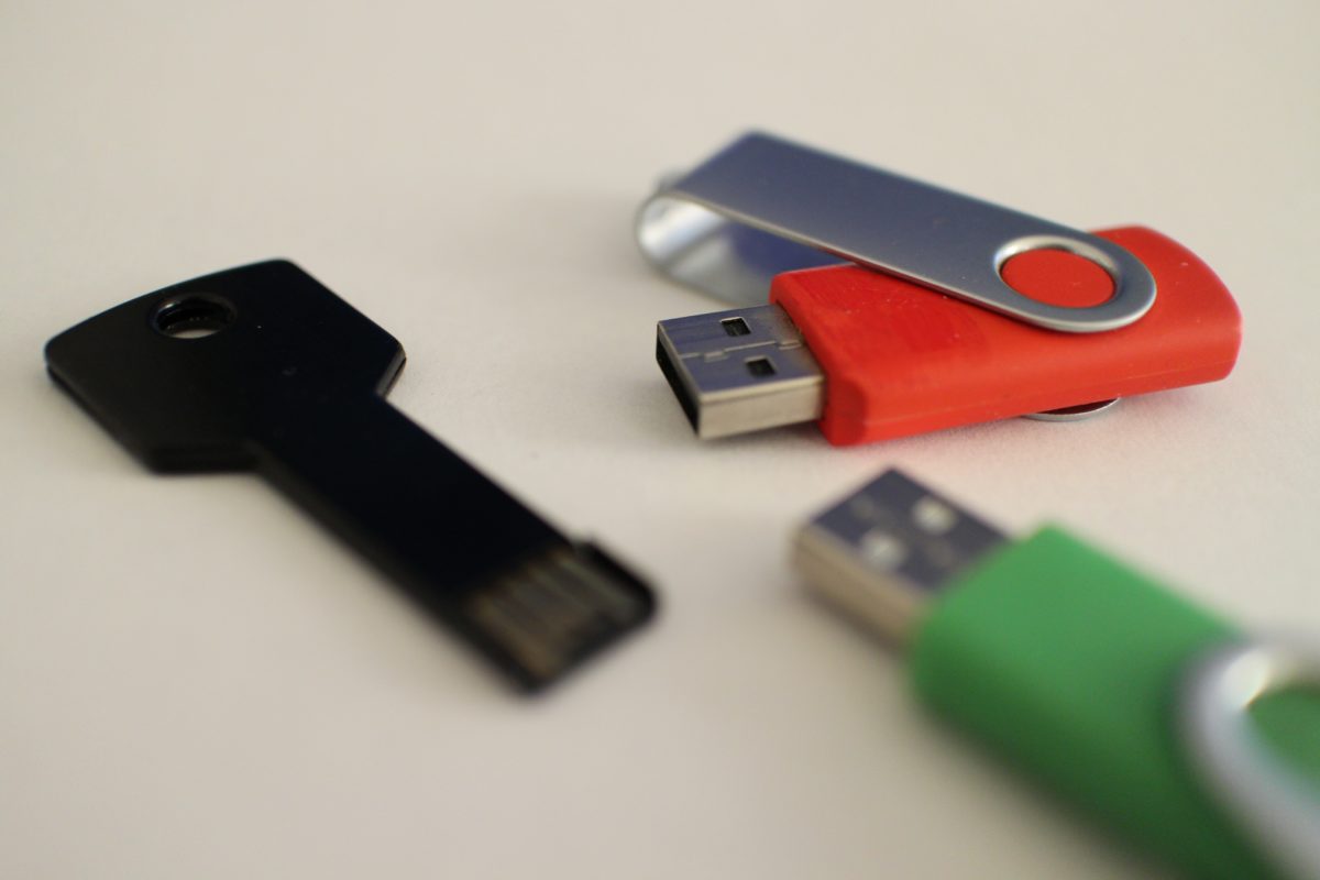 USB-Sticks sind als Werbeartikel inzwischen sehr beliebt: Es muss nicht immer der bedruckte Kugelschreiber sein, finden Sie moderne Werbegeschenke zum günstigen Preis