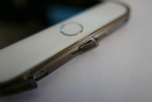 Beim Sandberg iPhone 6 Plus Cover Soft (405-38) bietet Schutz für die Geräte-Ports