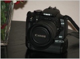 Der Canon BG-E3 Batteriegriff an einer Canon EOS