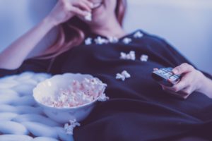 Binge Watching gehört mittlerweile zu einer beliebten Freizeitbeschäftigung