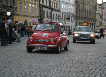 Die Damberg-Classic hat die Herzen von Oldtimer-Liebhabern höher schlagen lassen und bot eine einzigartige Gelegenheit, eine Zeitreise durch die automobile Geschichte zu unternehmen.