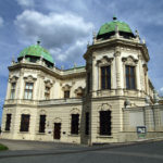 Das Belvedere mit dem Museum ist per Straßenbahnlinie D perfekt zu erreichen