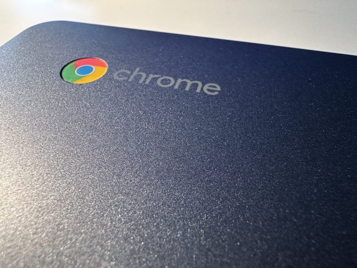 Chromebooks verwenden das Google-Betriebssystem, das auf Android aufsetzt und deshalb direkt mit den entsprechenden Apps kompatibel ist.